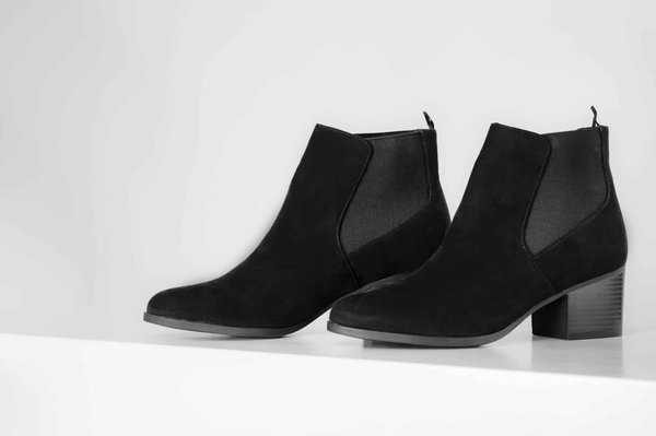 What Are the Best Low-Heel Ankle Boots for Commuting in the City?
